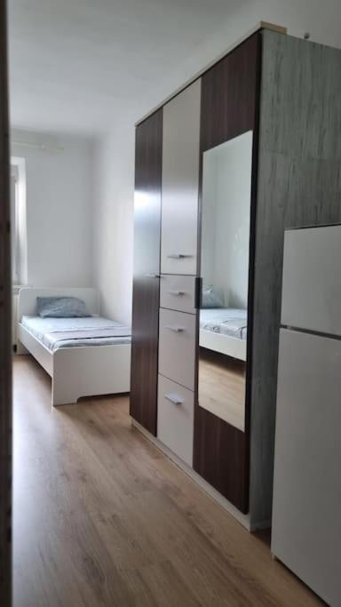 Apartment Mit 2 Betten Inklusive Gratis Parkplatz Грац Екстериор снимка